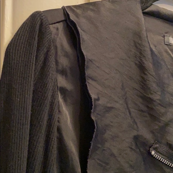 Sweater/Jacket - Picture 3 of 6